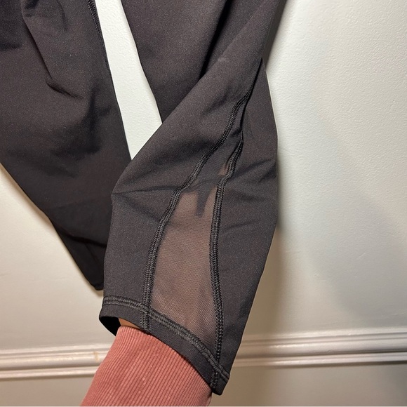 Lululemon Athletica Black Mesh High-Rise Capri Leggings Size 6 - Picture 4 of 10